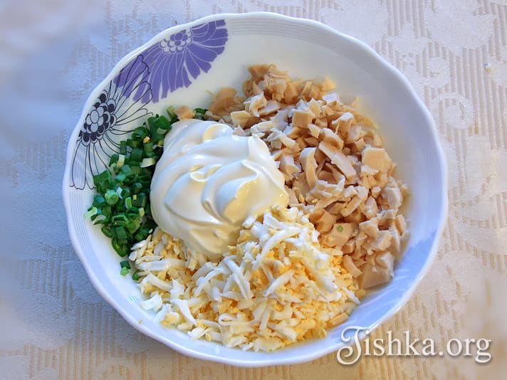 Салат из консервированных кальмаров - Кулинарный пошаговый рецепт с фото.